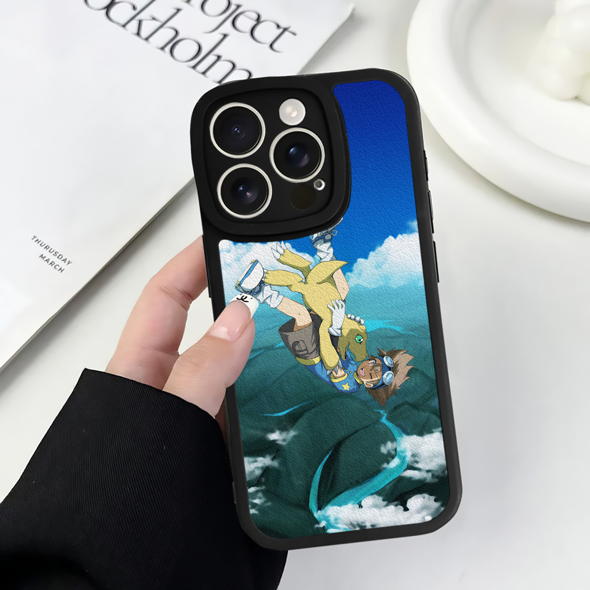 （画像用） Digimon デジタルモンスター/デジモン 【iPhone 16シリーズ対応】シリコンスマホケース（レザー調） 材質：シリコン